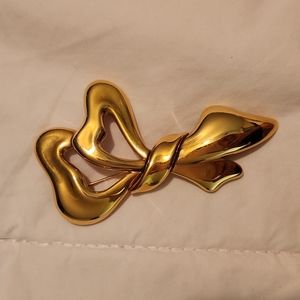 Georgeous Vintage Monet Gold Tone Ribbon Brooch